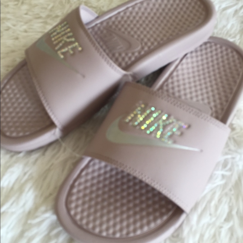 Pink Nike slides with studs - Picture 6 of 8